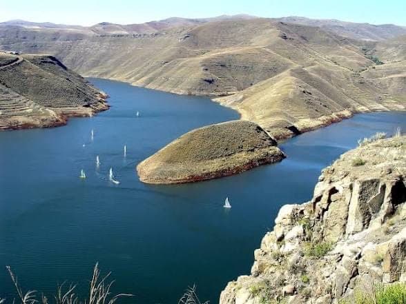 The valley and basalt cliffs surrounding Mohale Dam